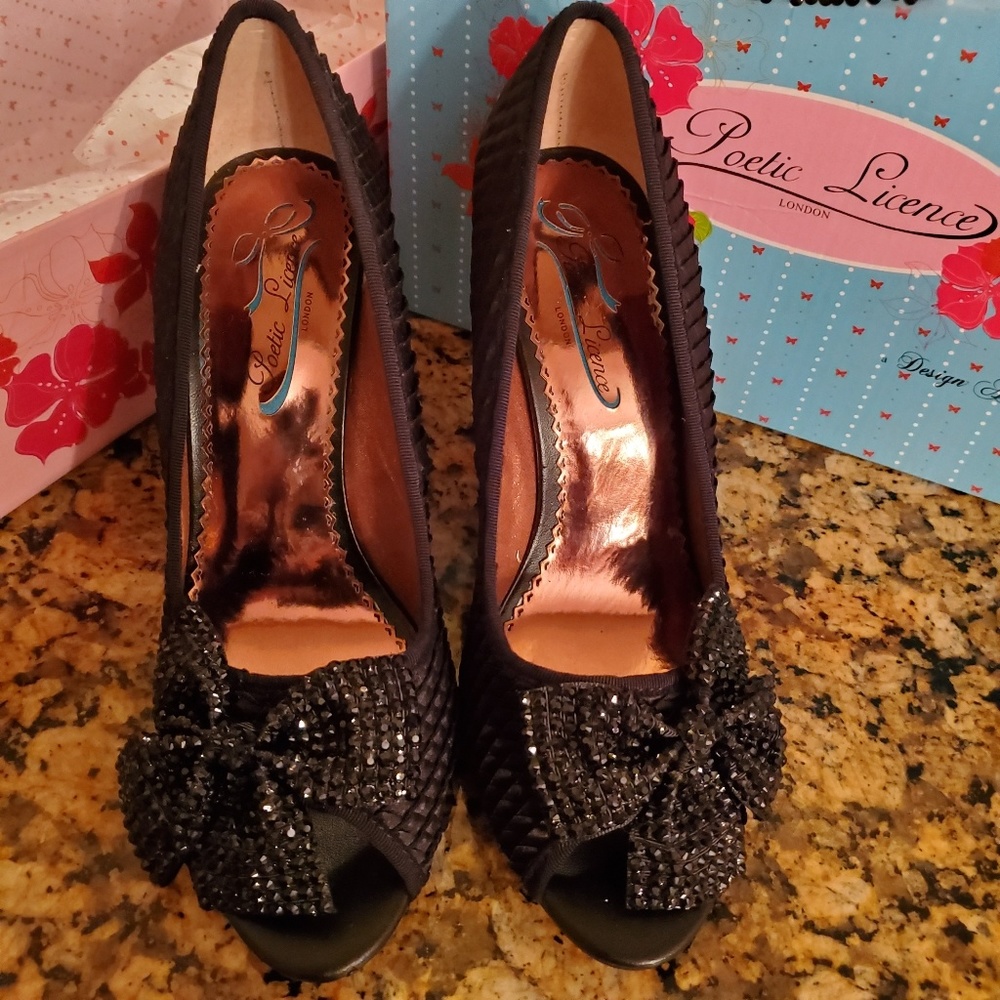 Poetic Lincece London sequenced peep toe heels